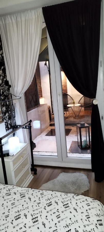 Studio Apartman Black & White Centar Sarajevo Free Parking Экстерьер фото